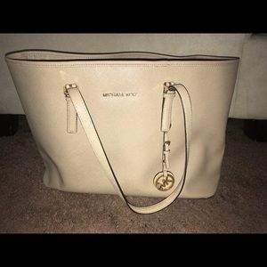 Micheal Kors Jet Set Tote